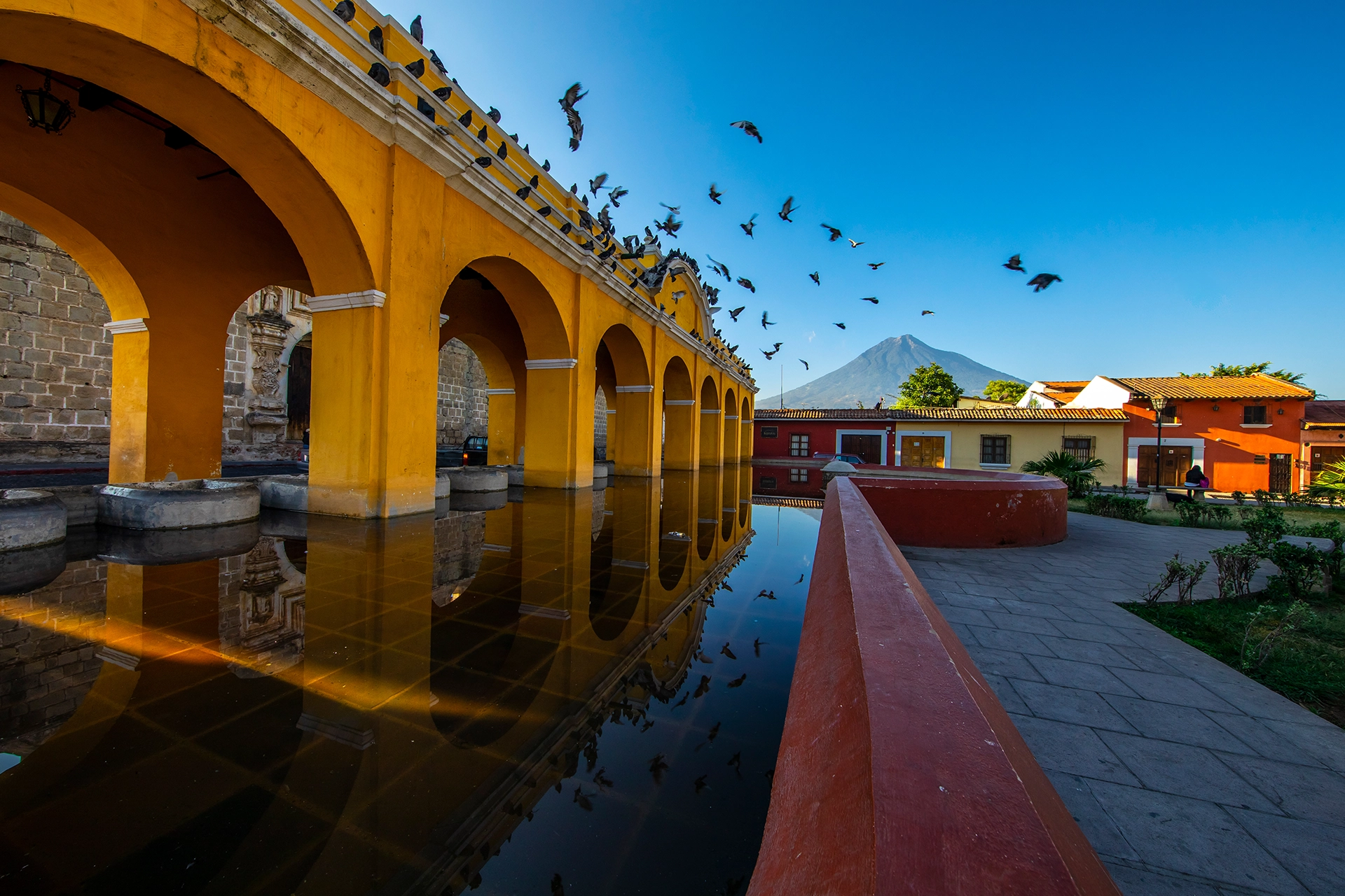 shuttle-service-antigua-guatemala-city-2